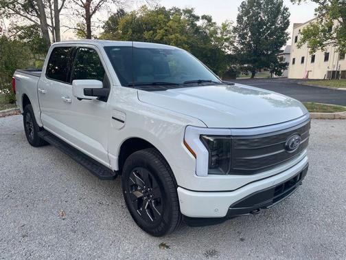 2023 Ford F-150 Lightning LARIAT