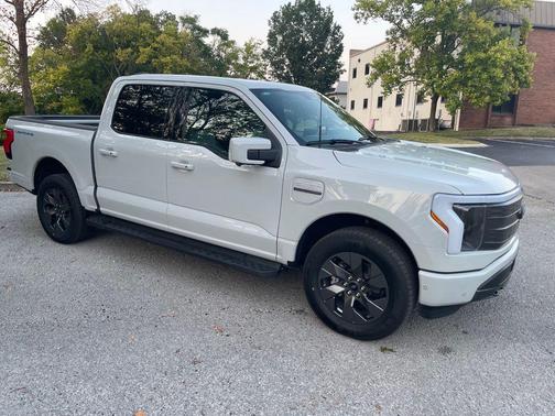 2023 Ford F-150 Lightning LARIAT