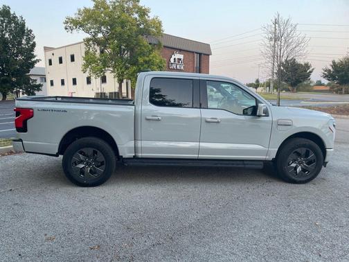 2023 Ford F-150 Lightning LARIAT