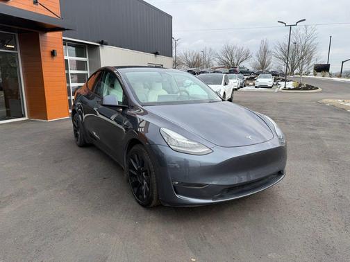 2022 Tesla Model Y Long Range Dual Motor All-Wheel Drive