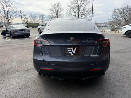 2022 Tesla Model Y Long Range Dual Motor All-Wheel Drive