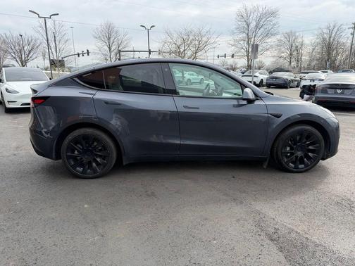 2022 Tesla Model Y Long Range Dual Motor All-Wheel Drive