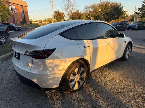 2022 Tesla Model Y Long Range Dual Motor All-Wheel Drive
