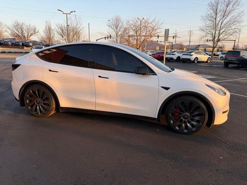 2023 Tesla Model Y Performance Dual Motor All-Wheel Drive