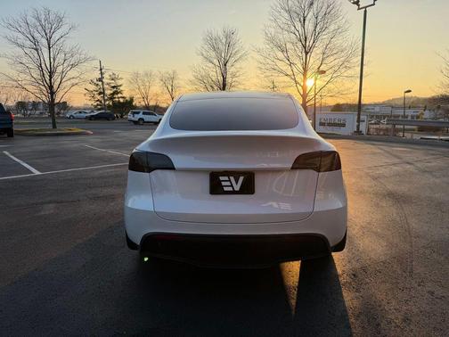 2023 Tesla Model Y Performance Dual Motor All-Wheel Drive