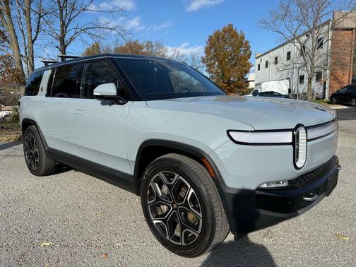 2024 Rivian R1S Adventure