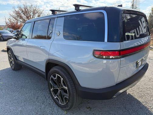 2024 Rivian R1S Adventure