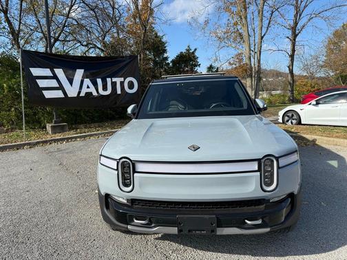 2024 Rivian R1S Adventure