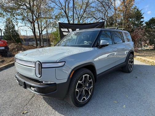 2024 Rivian R1S Adventure