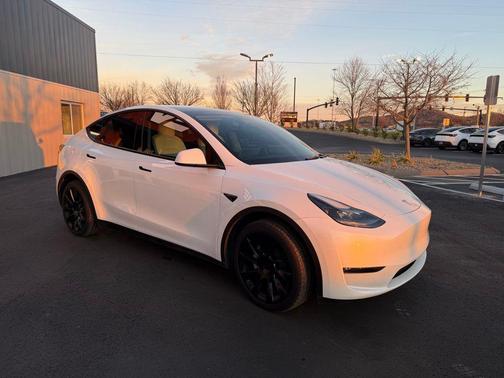 2023 Tesla Model Y Long Range Dual Motor All-Wheel Drive