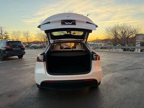 2023 Tesla Model Y Long Range Dual Motor All-Wheel Drive