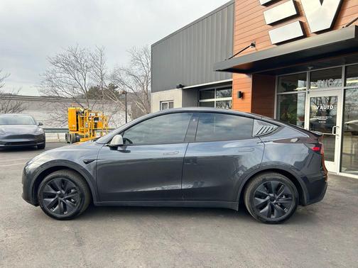 2025 Tesla Model Y Long Range Single Motor Rear-Wheel Drive
