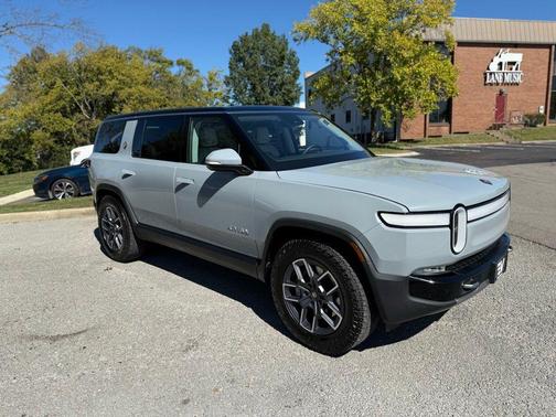 2024 Rivian R1S Adventure
