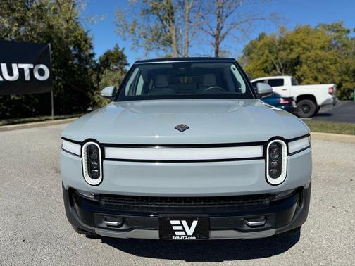 2024 Rivian R1S Adventure
