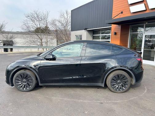 2023 Tesla Model Y Long Range Dual Motor All-Wheel Drive