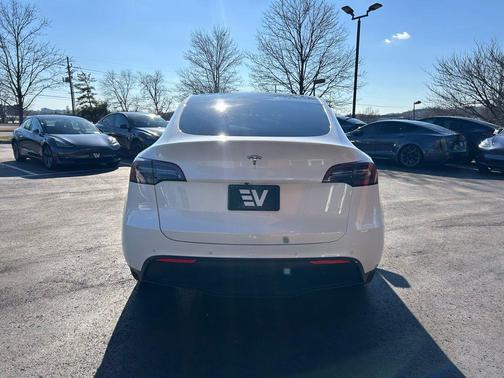 2022 Tesla Model Y Long Range Dual Motor All-Wheel Drive