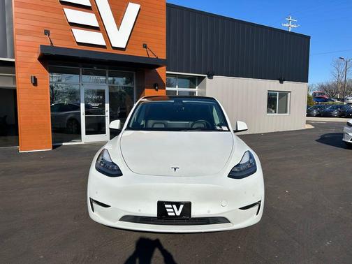 2022 Tesla Model Y Long Range Dual Motor All-Wheel Drive