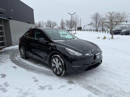 2022 Tesla Model Y Long Range Dual Motor All-Wheel Drive