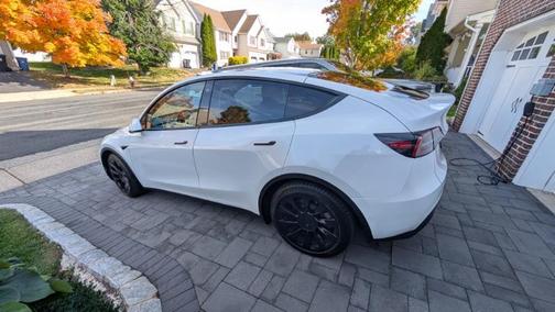 2022 Tesla Model Y Long Range Dual Motor All-Wheel Drive