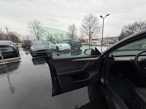 2025 Tesla Model Y Long Range Dual Motor All-Wheel Drive