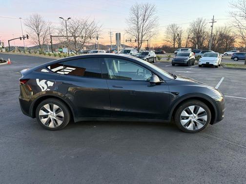 2024 Tesla Model Y Long Range Dual Motor All-Wheel Drive