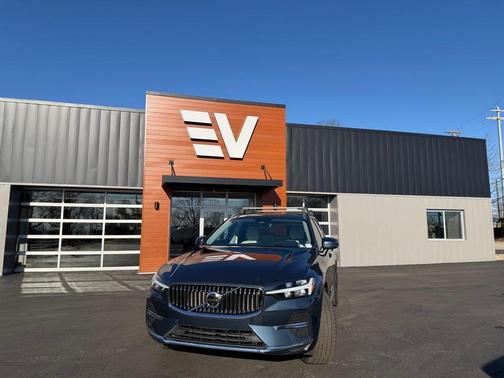 2023 Volvo XC60 Recharge Plug-In Hybrid T8 Ultimate Bright Theme