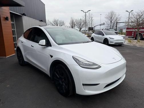 2022 Tesla Model Y Long Range Dual Motor All-Wheel Drive