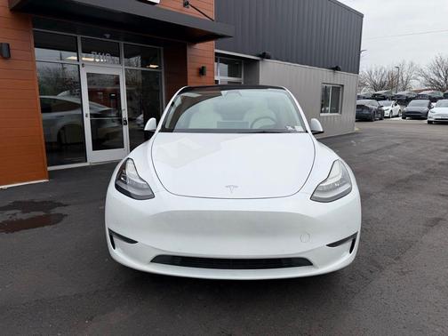 2022 Tesla Model Y Long Range Dual Motor All-Wheel Drive