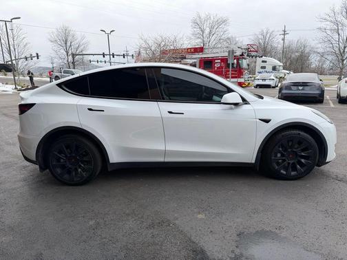 2022 Tesla Model Y Long Range Dual Motor All-Wheel Drive
