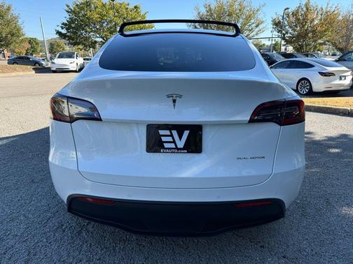 2022 Tesla Model Y Long Range Dual Motor All-Wheel Drive