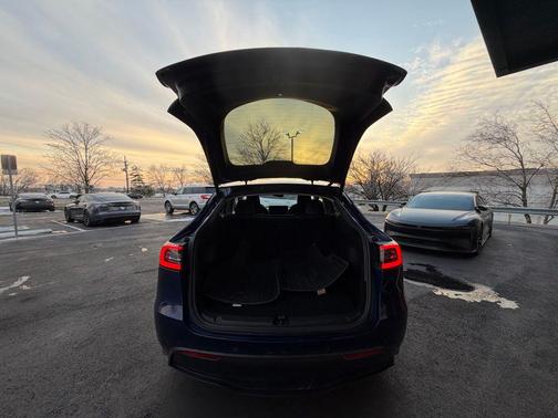 2022 Tesla Model Y Long Range Dual Motor All-Wheel Drive