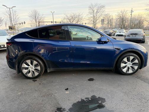 2022 Tesla Model Y Long Range Dual Motor All-Wheel Drive