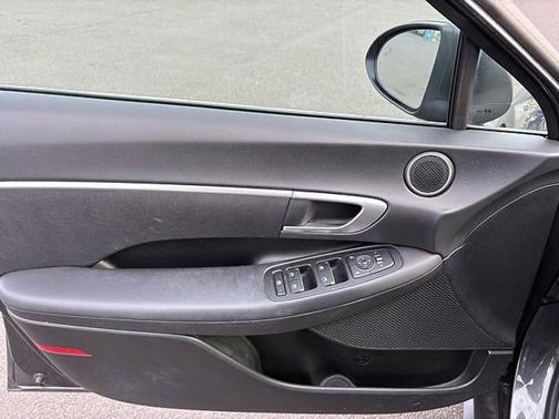 2022 Hyundai SONATA SE