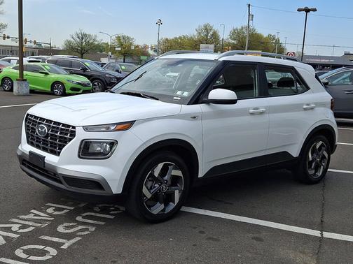 2025 Hyundai VENUE SEL