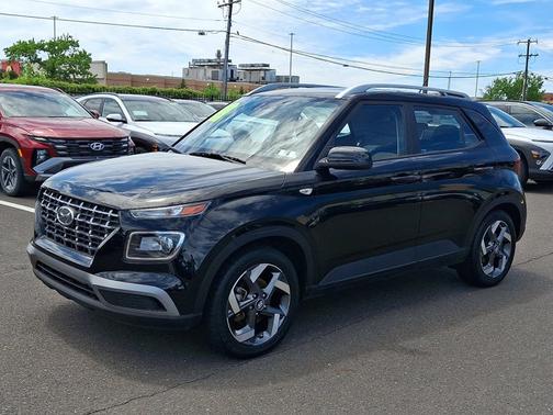 Black 2023 Hyundai VENUE SEL