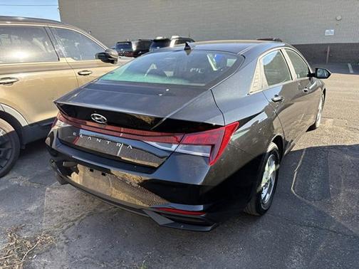 2021 Hyundai ELANTRA SE
