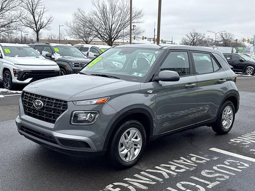 2023 Hyundai VENUE SE