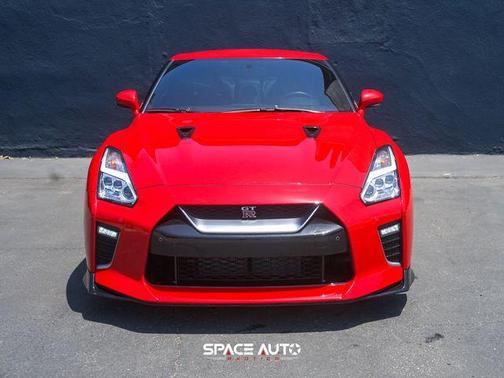 Photo 2 of 29 of 2020 Nissan GT-R Premium