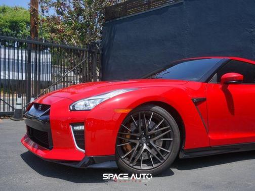 Photo 4 of 29 of 2020 Nissan GT-R Premium