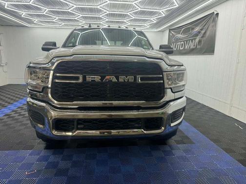 2019 RAM 2500 Tradesman Crew Cab 4x4 8' Box