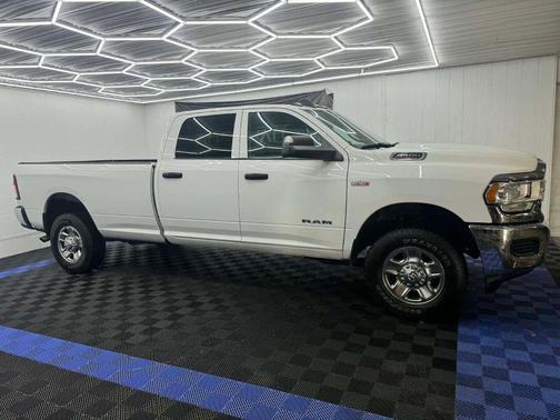 2019 RAM 2500 Tradesman Crew Cab 4x4 8' Box