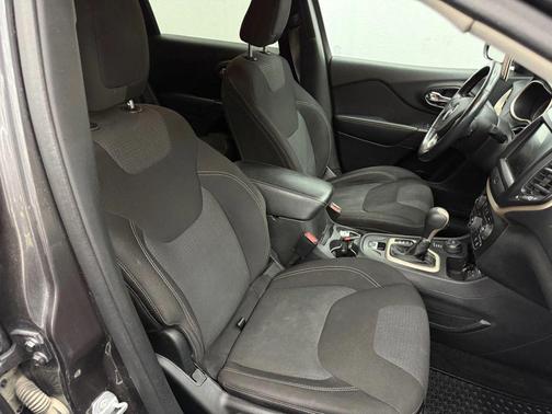 2015 Jeep Cherokee Sport