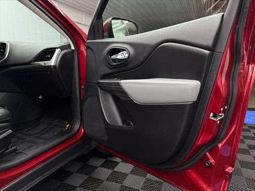 2014 Jeep Cherokee Sport