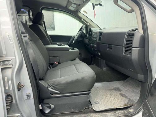 2012 Nissan Titan SV