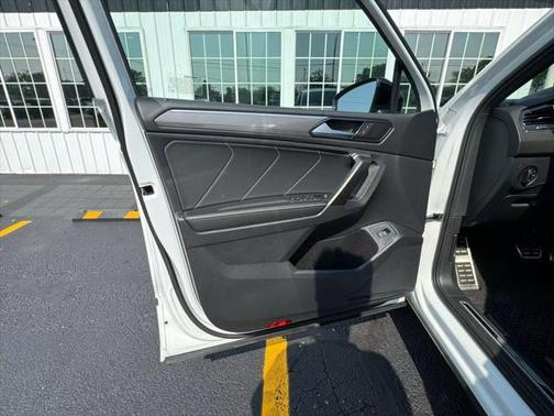2022 Volkswagen Tiguan 2.0T SE R-Line Black 4MOTION