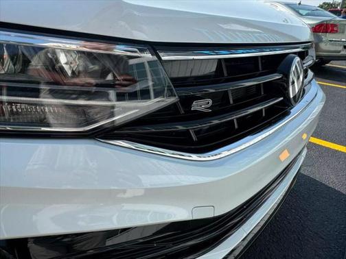 2022 Volkswagen Tiguan 2.0T SE R-Line Black 4MOTION