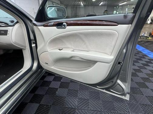 2011 Buick Lucerne Super