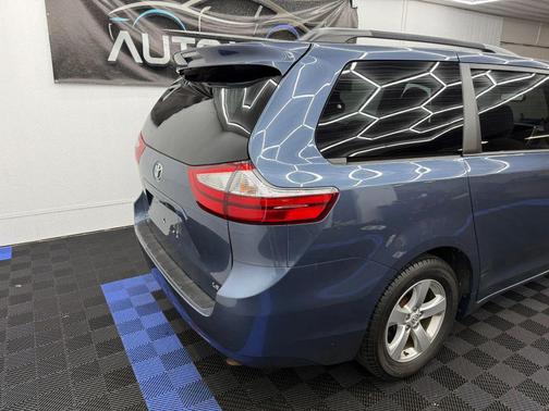 2015 Toyota Sienna LE