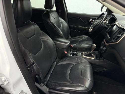 2015 Jeep Cherokee Sport