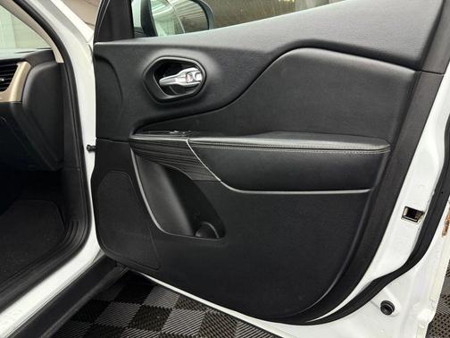 2015 Jeep Cherokee Sport